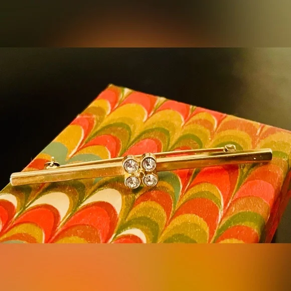 Vintage Avon Gold Tone Bar Brooch - Picture 2 of 7